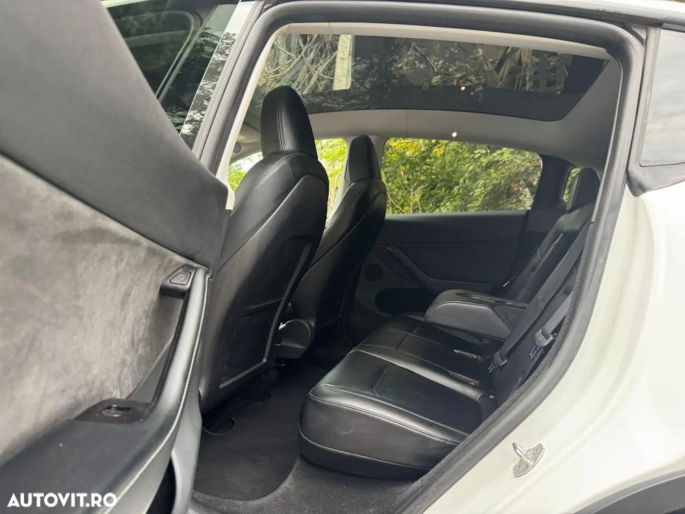 Tesla Model Y Long Range - 11