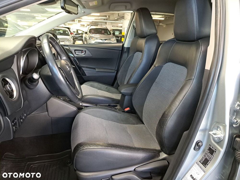 Toyota Auris - 12