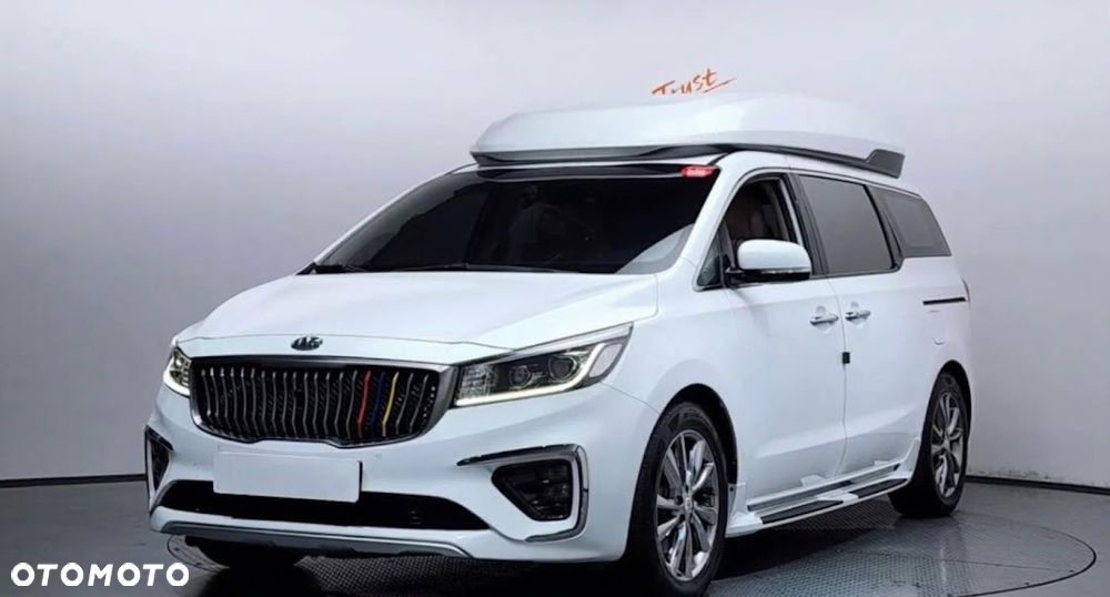 Kia Carnival - 2