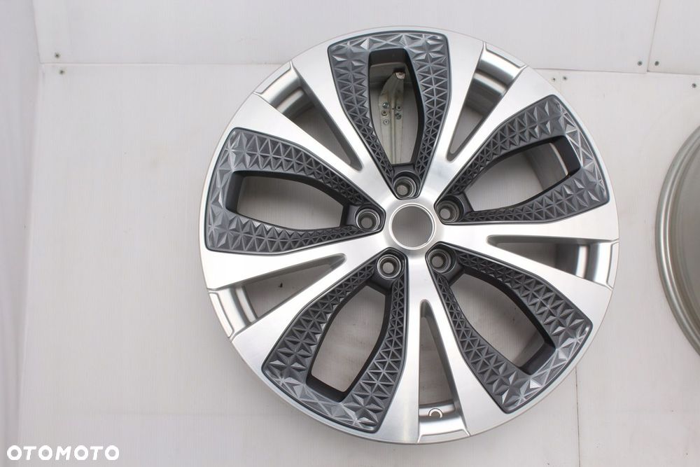 FELGI ALUMINIOWE RENAULT OE 403006686R 5x114,3 20" ET33 - 2