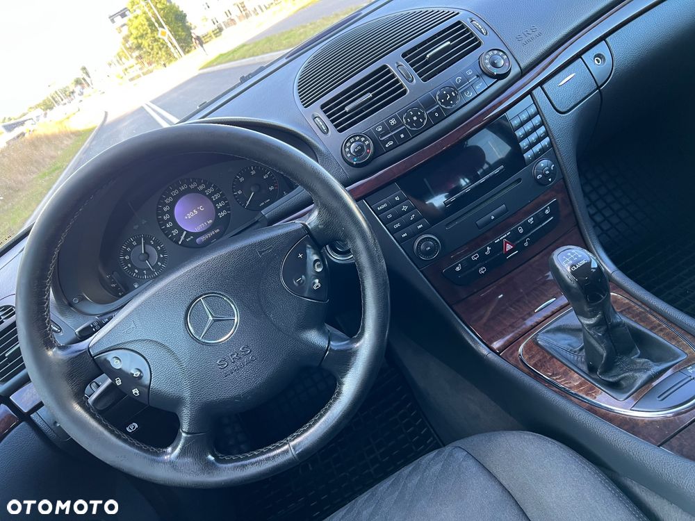 Mercedes-Benz Klasa E 270 CDI T Classic - 15
