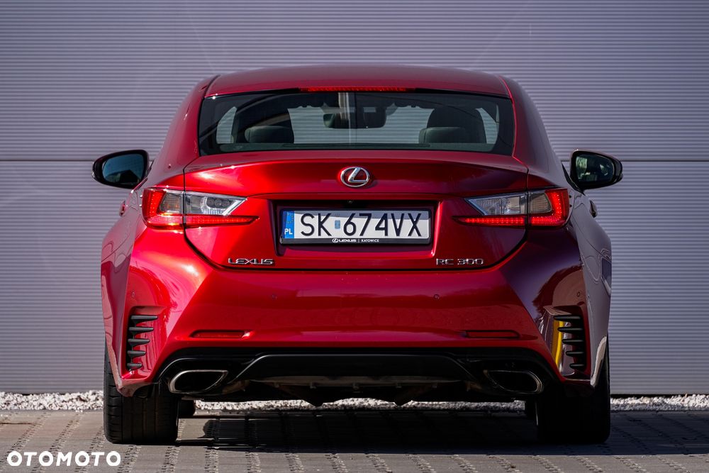 Lexus RC 200t / 300 F Sport - 11