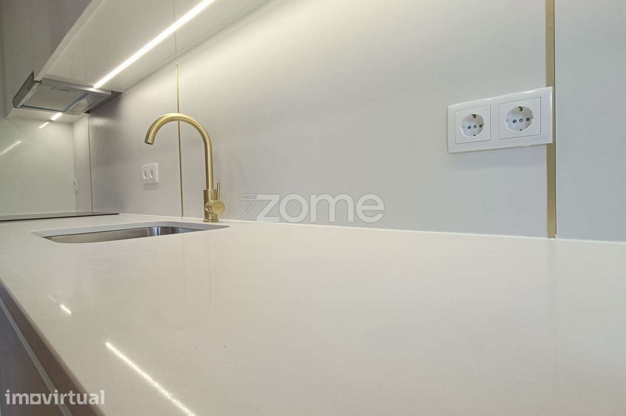 Apartamento T3 com Excelentes Áreas e Varandas – Remodelado a Estre... - Grande imagem: 2/20