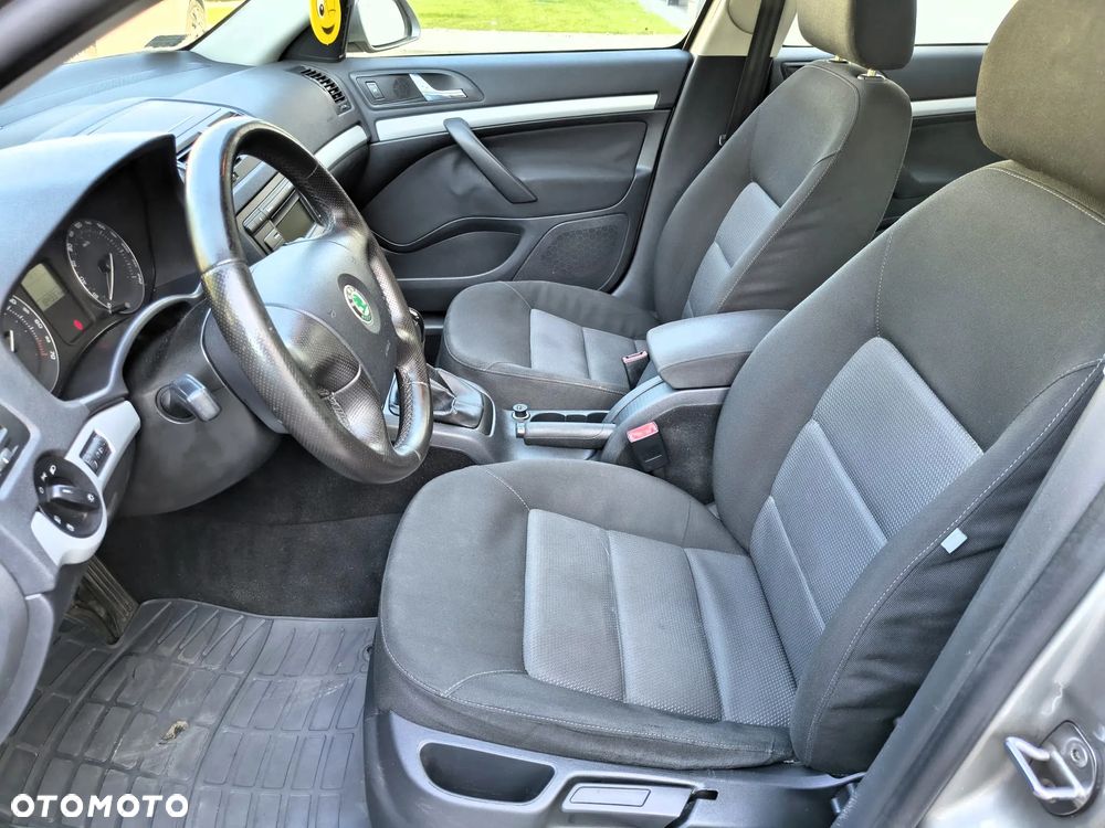 Skoda Octavia 1.6 FSI Ambiente - 8