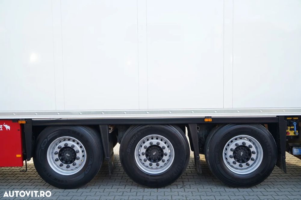 Schmitz Cargobull REFRIGERAT / TRANSPORT VECTOR 1550 / AXĂ RIDICATĂ / RECIPIENT DUBLU / COȘURI PENTRU PALEȚI - 25