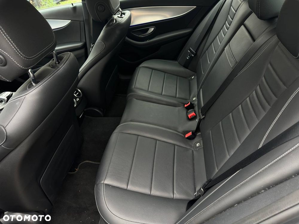 Mercedes-Benz Klasa E 300 de Business Edition - 24