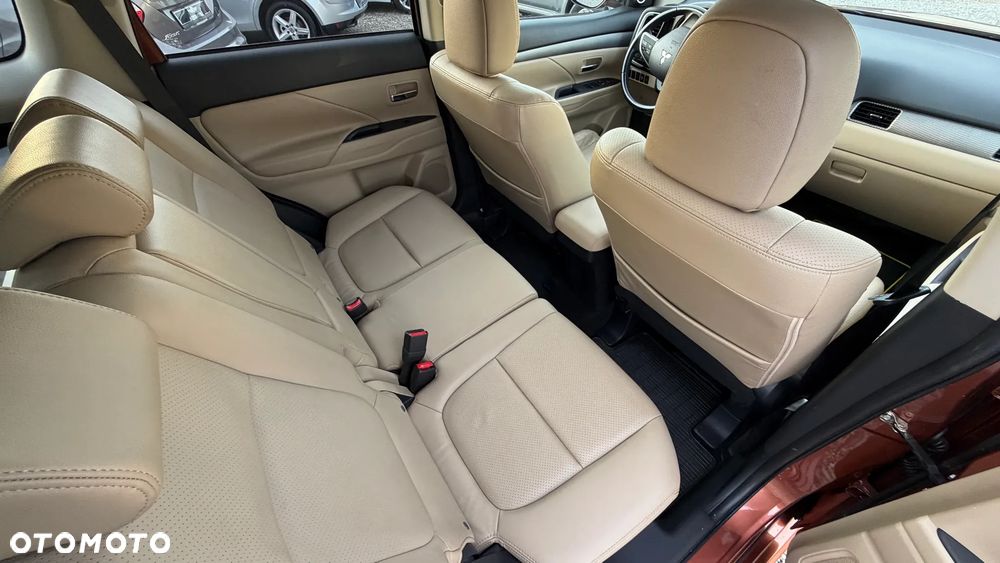 Mitsubishi Outlander 2.2 DI-D 4WD Instyle - 33