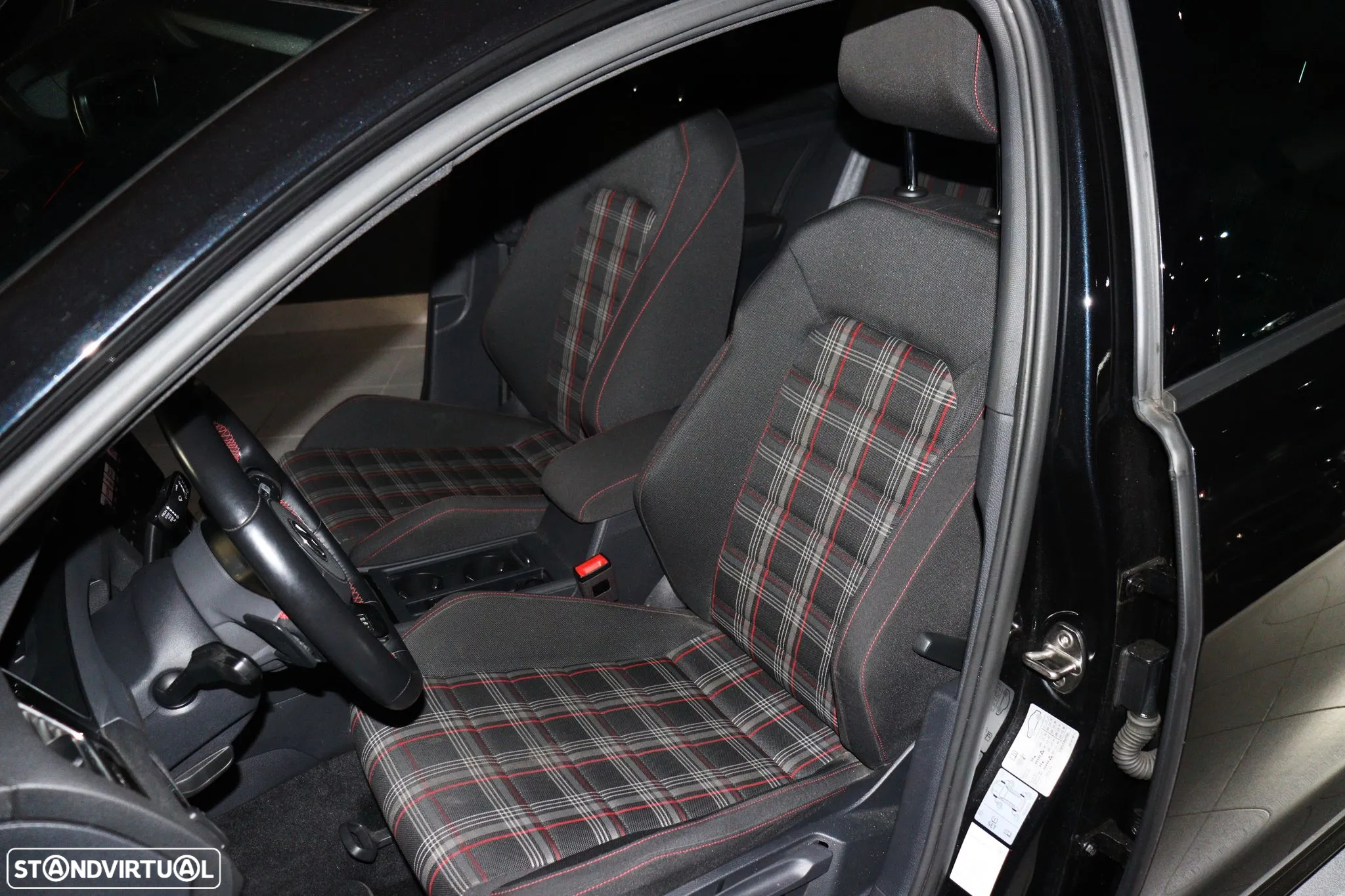 VW Golf 2.0 TSI GTI DSG Performance - 14