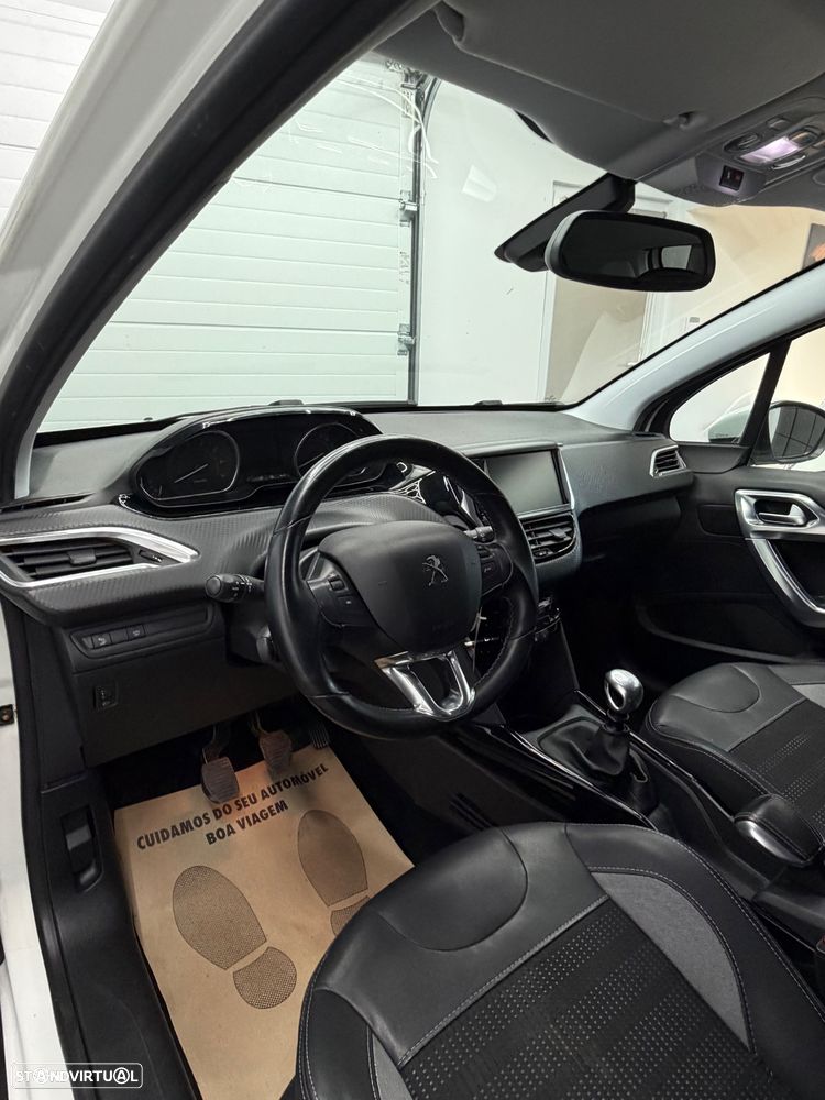 Peugeot 2008 1.2 PureTech Allure - 9