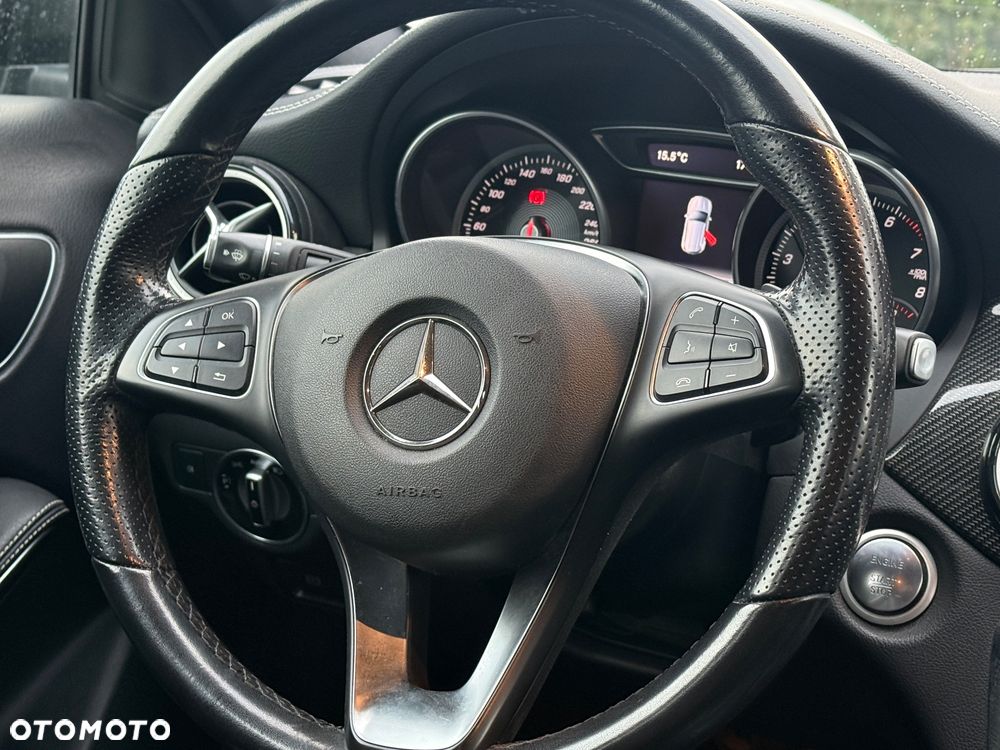 Mercedes-Benz GLA 200 7G-DCT UrbanStyle Edition - 25