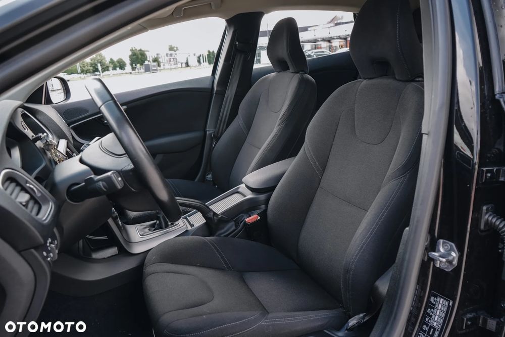 Volvo V40 D2 Momentum - 19