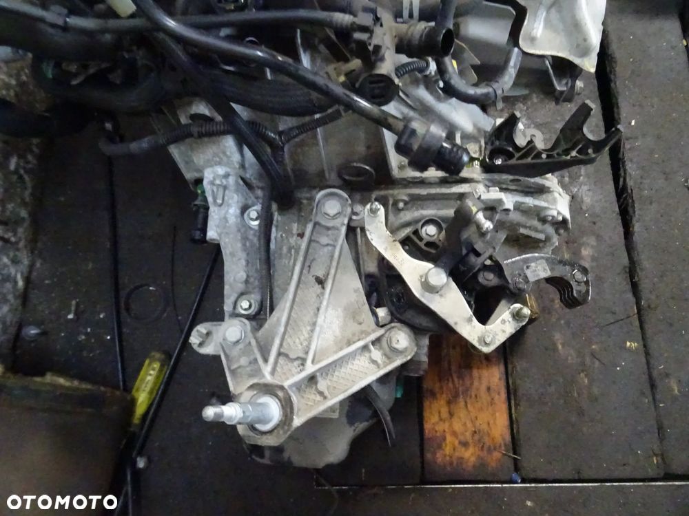 DACIA DOKKER LODGY 1,2 SKRZYNIA BIEGOW JR 5377 POLOSIE SPRZEGLO DOCISK MONTAZ