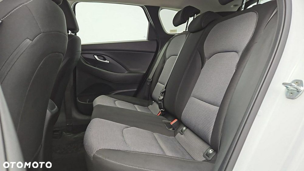 Hyundai i30 1.5 DPI Modern - 23