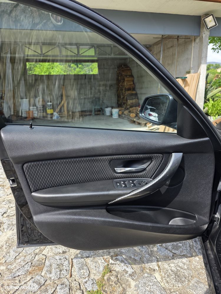 BMW 320 i Pack M Auto - 8