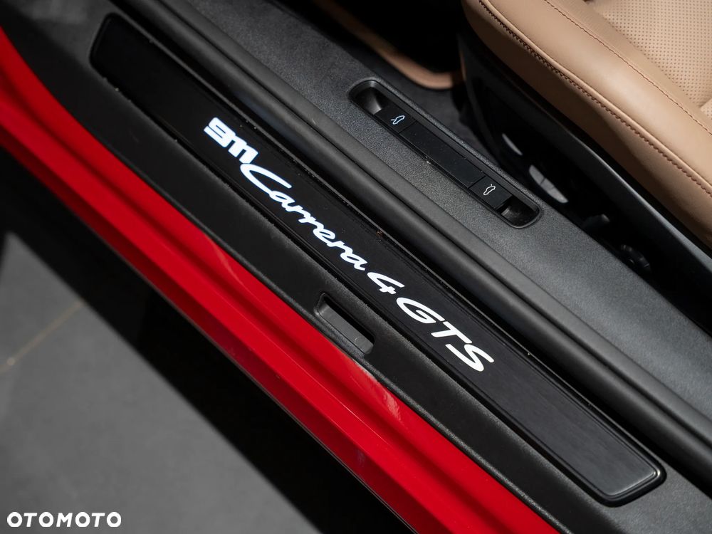 Porsche 911 Carrera 4 GTS - 27