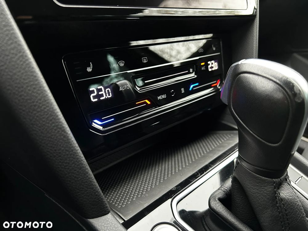 Volkswagen Passat Variant 2.0 TDI SCR DSG 4Motion Elegance - 19