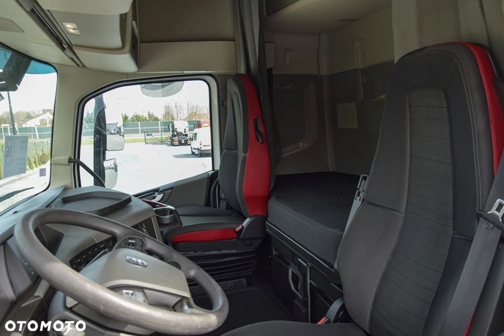 Volvo FH500 / EURO 6 / KLIMATYZACJA POSTOJOWA / ACC / LEDY / 2 ZBIORNIKI / FULL SPILERY / SERWISOWANY / SPROWADZONY - 37