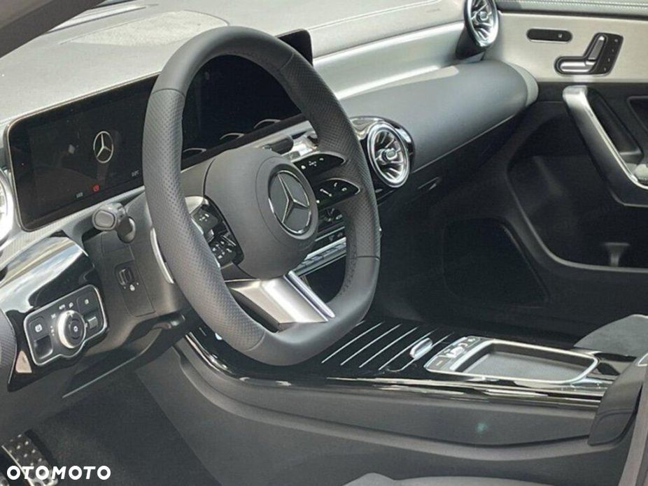 Mercedes-Benz CLA 250 mHEV 4-Matic AMG Line 8G-DCT - 9