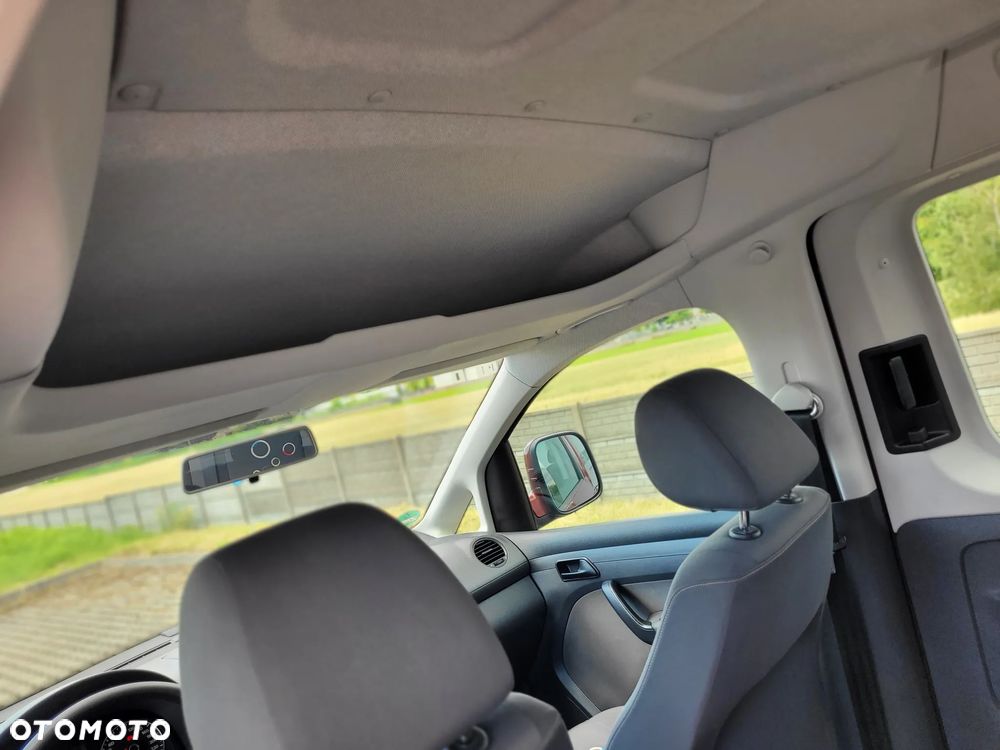Volkswagen Caddy Comfortline BMT - 25