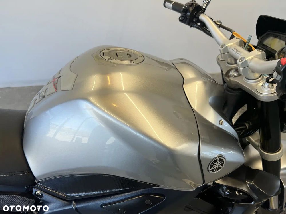 Yamaha FZ - 17
