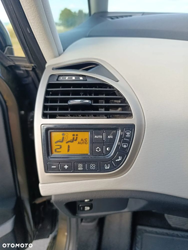 Citroën C4 Grand Picasso - 24
