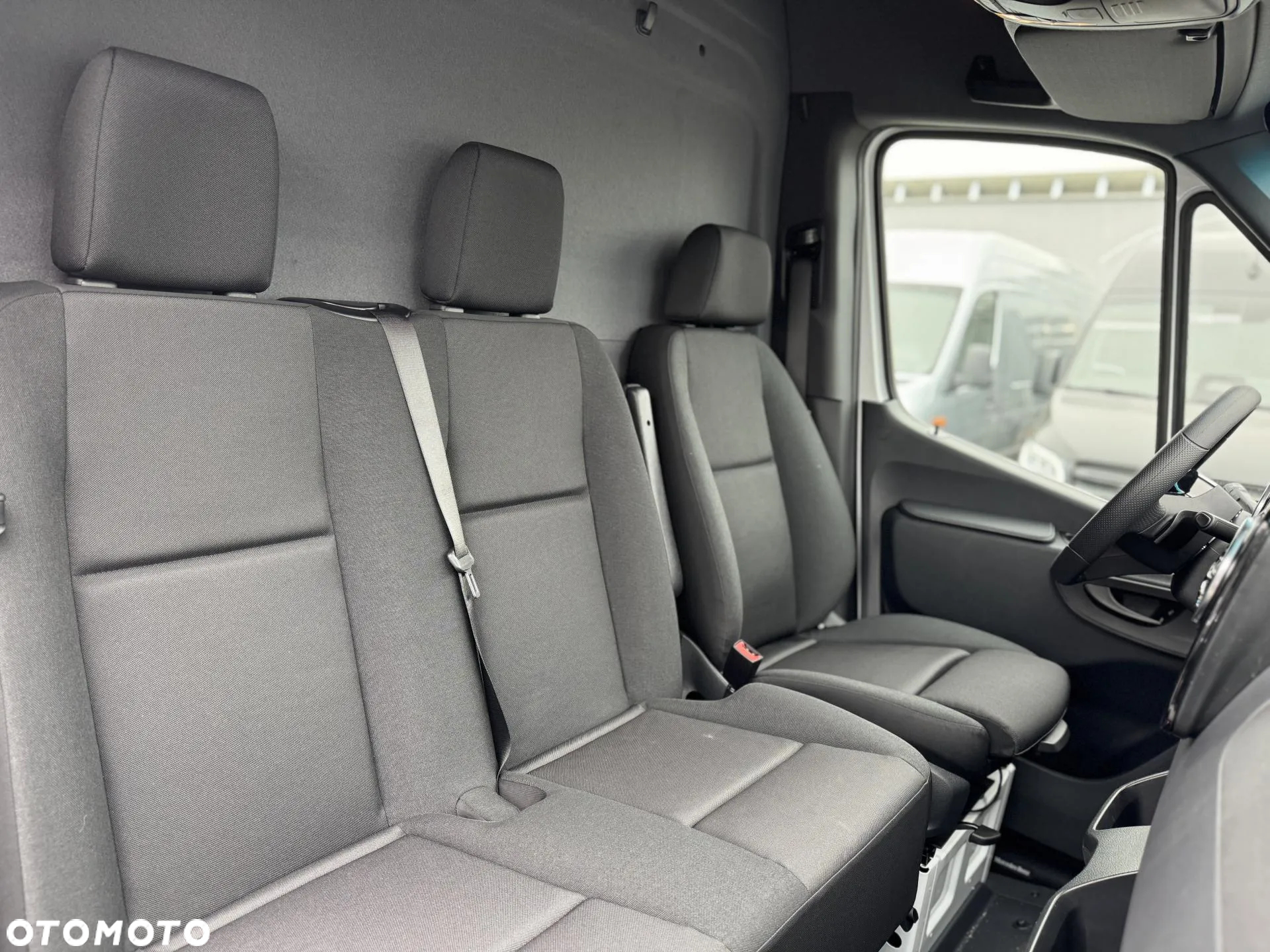 Mercedes-Benz Sprinter - 11