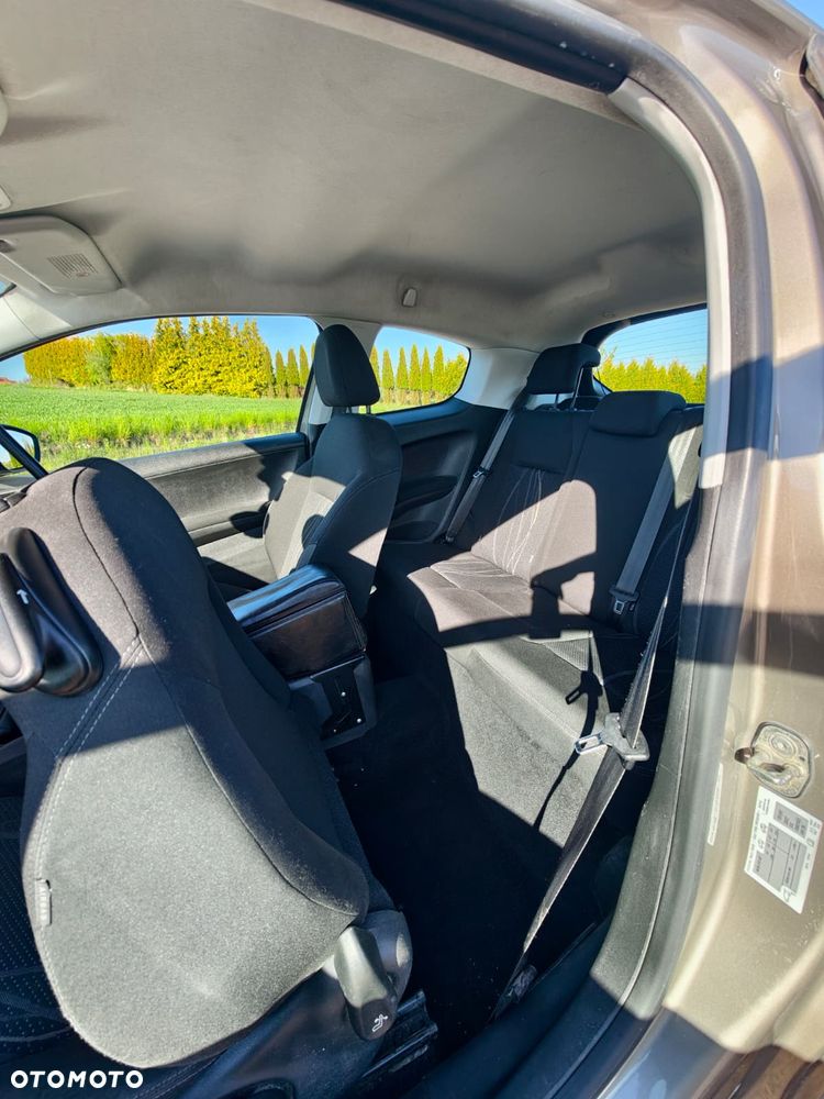 Peugeot 208 - 17