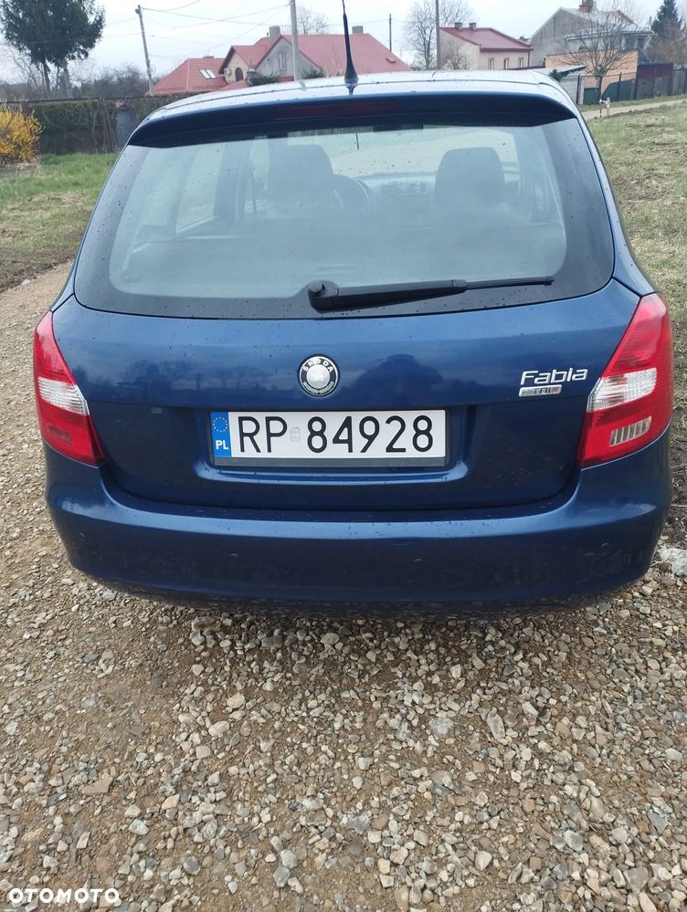 Skoda Fabia 2010 photo 4