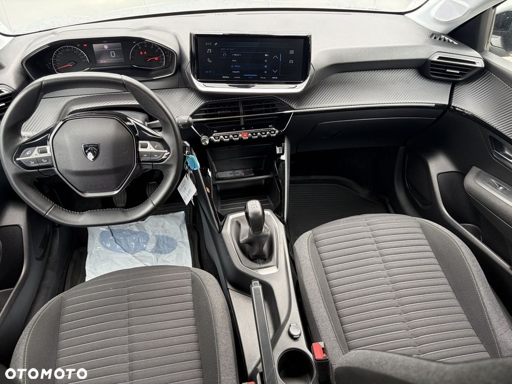 Peugeot 208 - 13