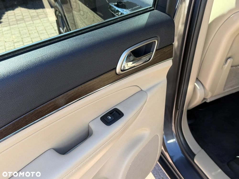 Jeep Grand Cherokee - 21