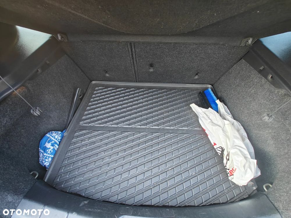 Volvo V40 D4 Drive-E R-Design Kinetic - 13