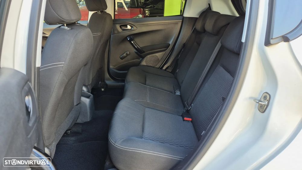 Peugeot 208 1.2 PureTech Style - 15