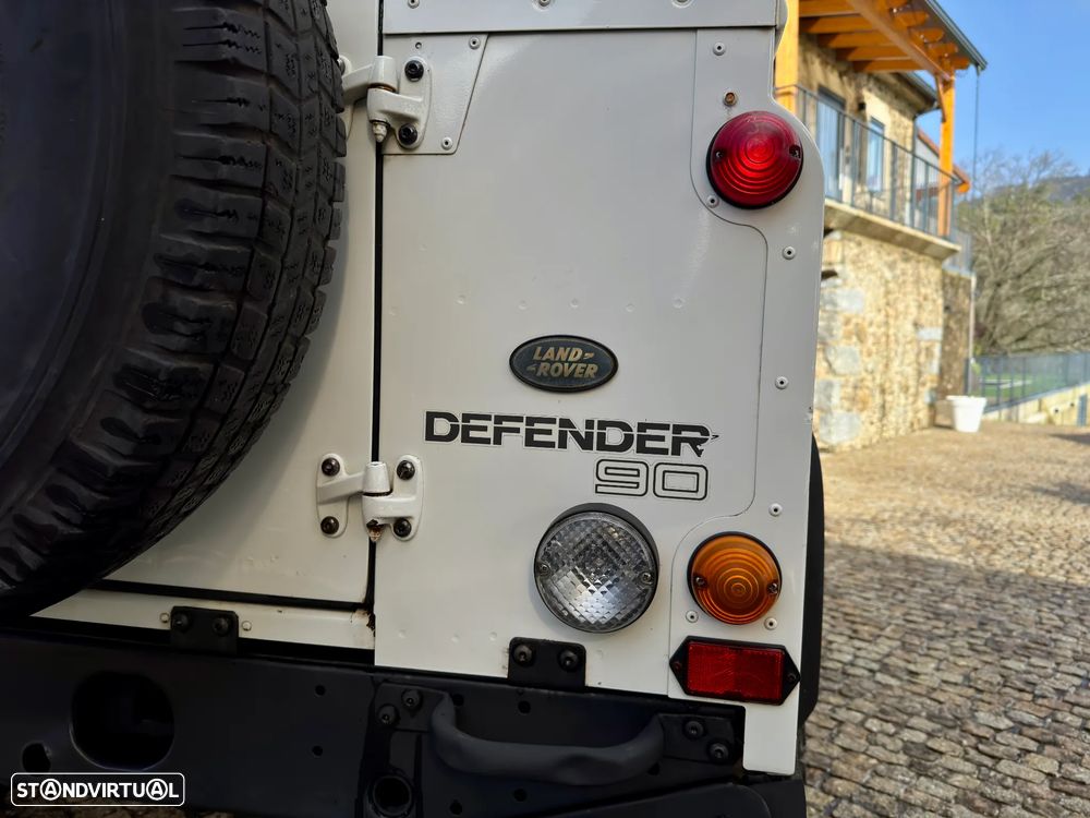 Land Rover Defender 90 2.5 TD5 Metal Top - 11