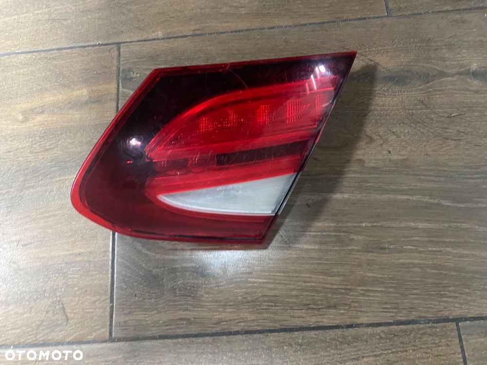 LAMPA TYLNA PRAWA W KLAPĘ MERCEDES W205 COUPE ORG.