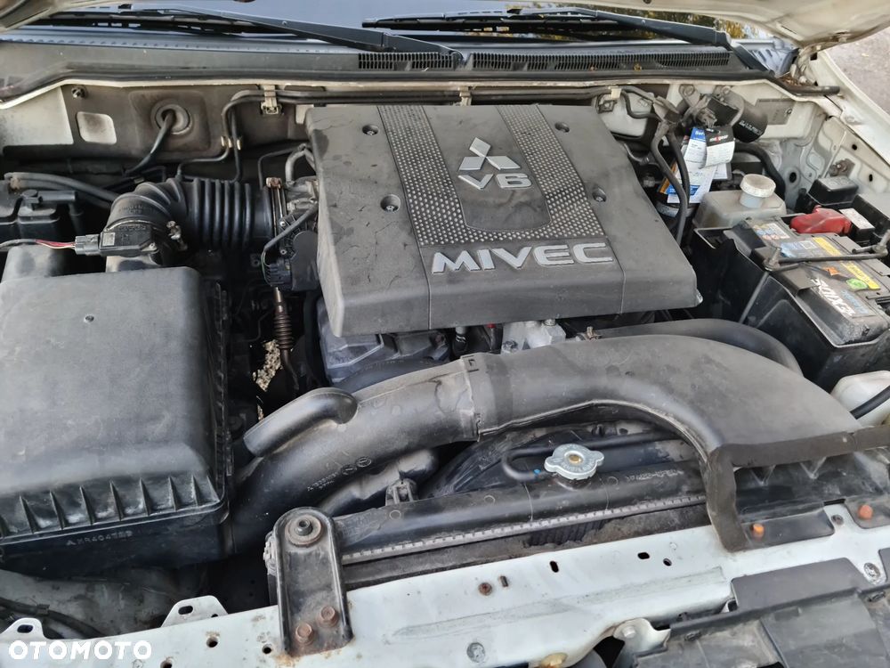 Mitsubishi Pajero - 16