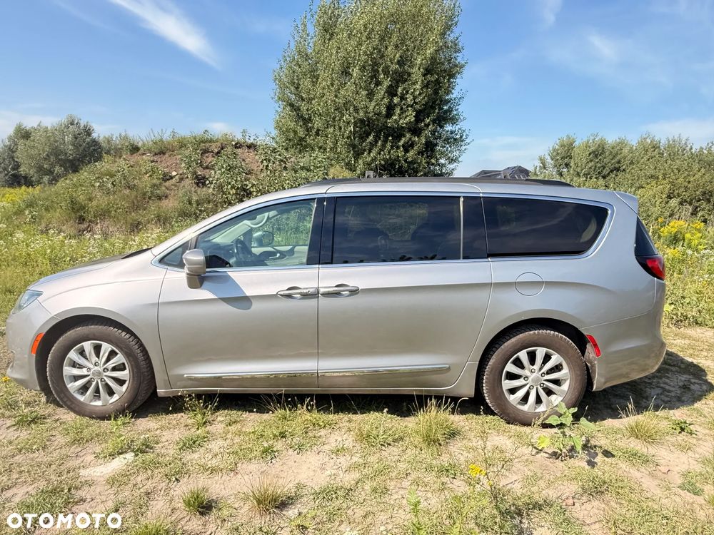 Chrysler Pacifica - 3