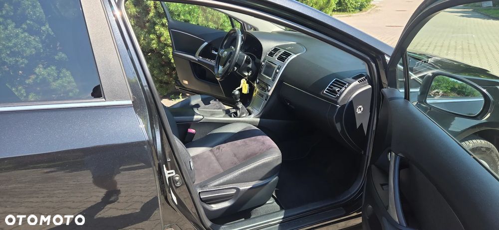 Toyota Avensis 1.8 Premium EU5 - 25
