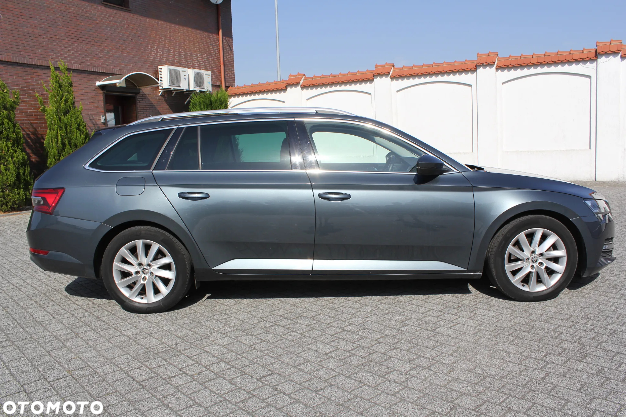 Skoda Superb 2.0 TDI DSG Ambition - 2