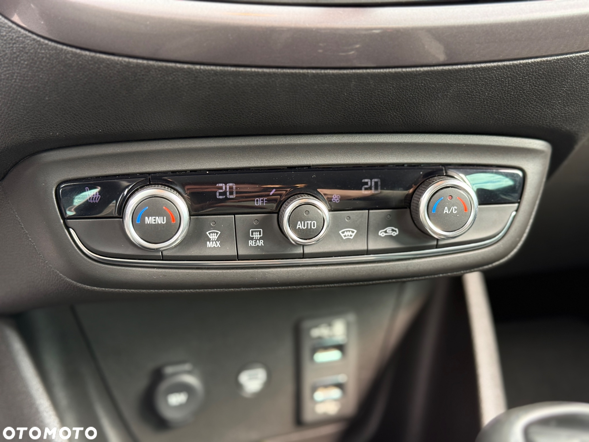 Opel Crossland X - 22