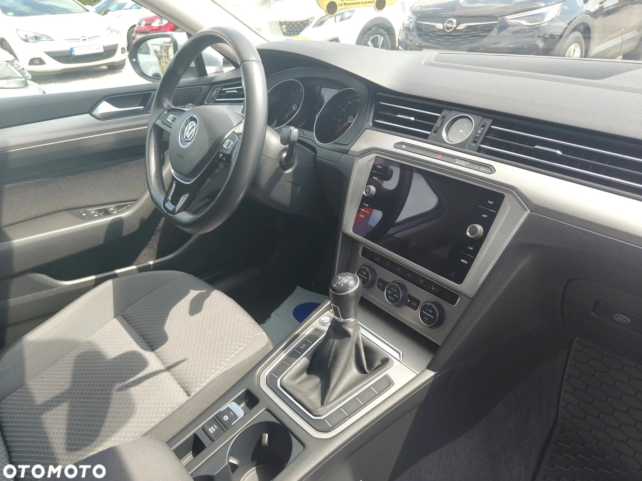 Volkswagen Passat - 19