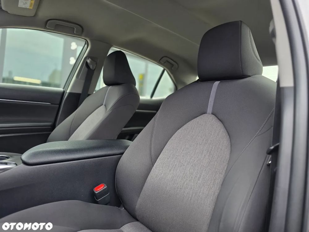 Toyota Camry 2.5 Hybrid Comfort CVT - 35