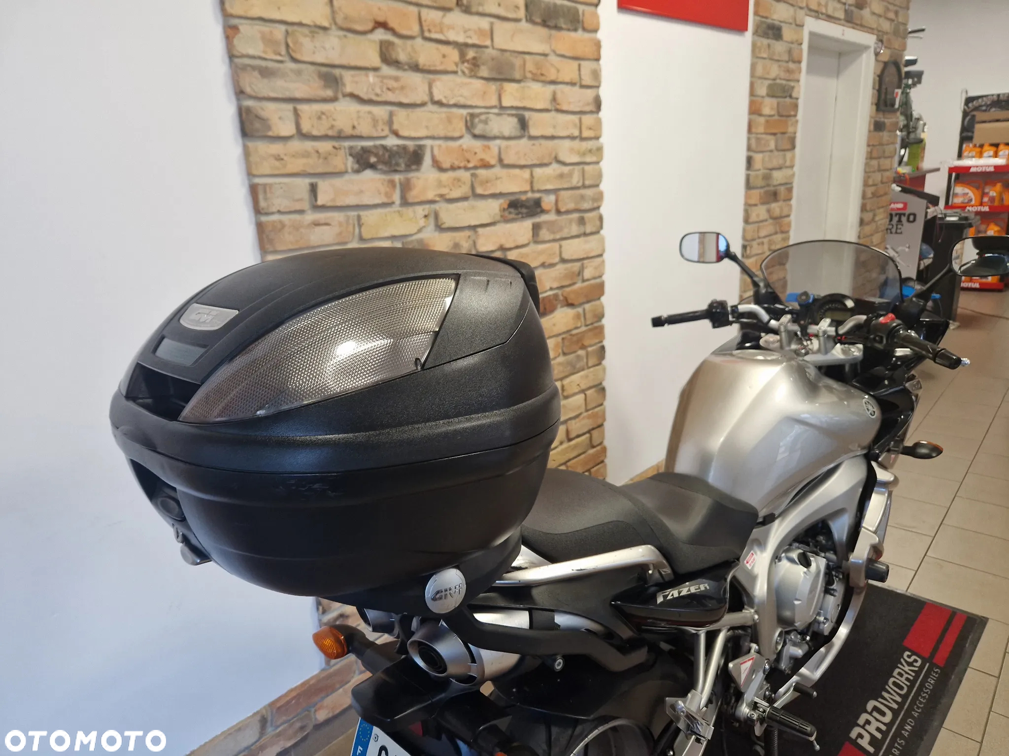 Yamaha FZ6 - 12