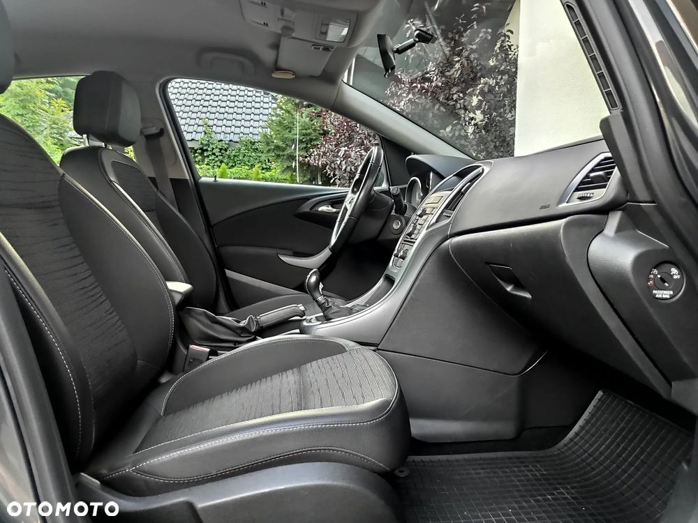 Opel Astra 1.4 T Essentia - 12