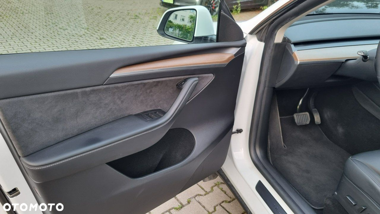 Tesla Y - 13