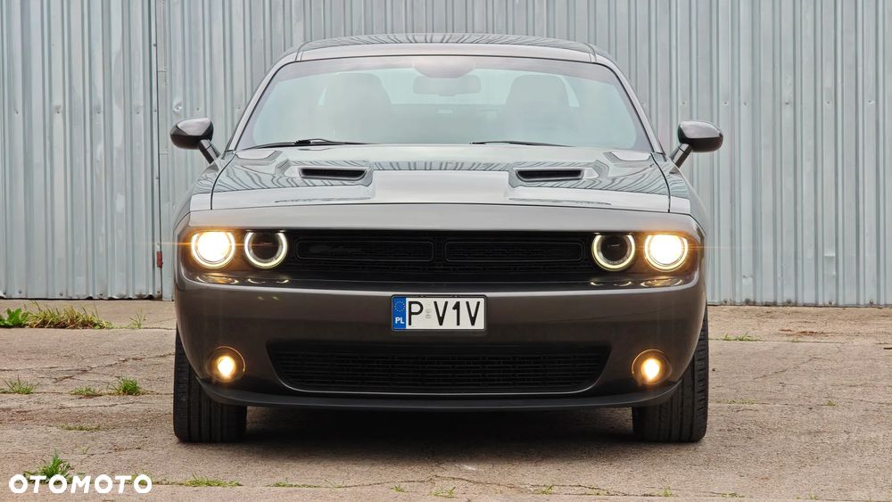 Dodge Challenger - 12