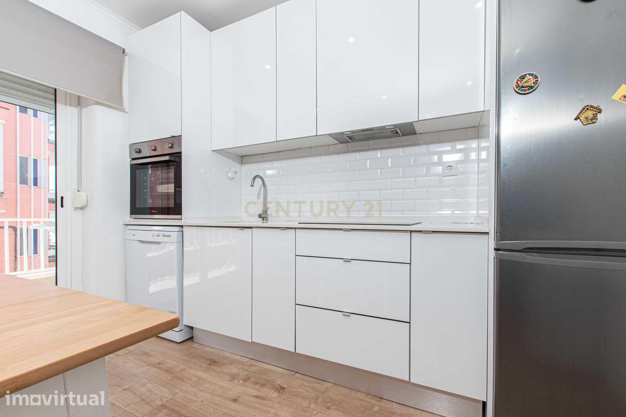 Apartamento T3 Totalmente Remodelado na Amadora - Grande imagem: 2/23