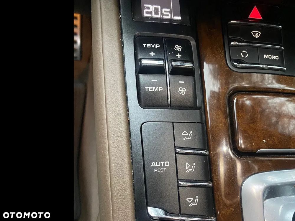 Porsche Cayenne - 25