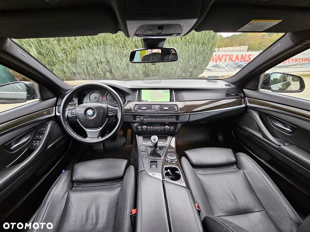 BMW Seria 5 525d Luxury Line - 31