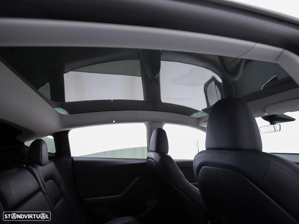 Tesla Model Y Long Range Dual Motor AWD - 14
