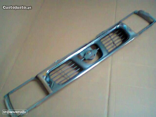 Grelha Cromada Nissan Pickup D22 1998-2001 NOVA - 1